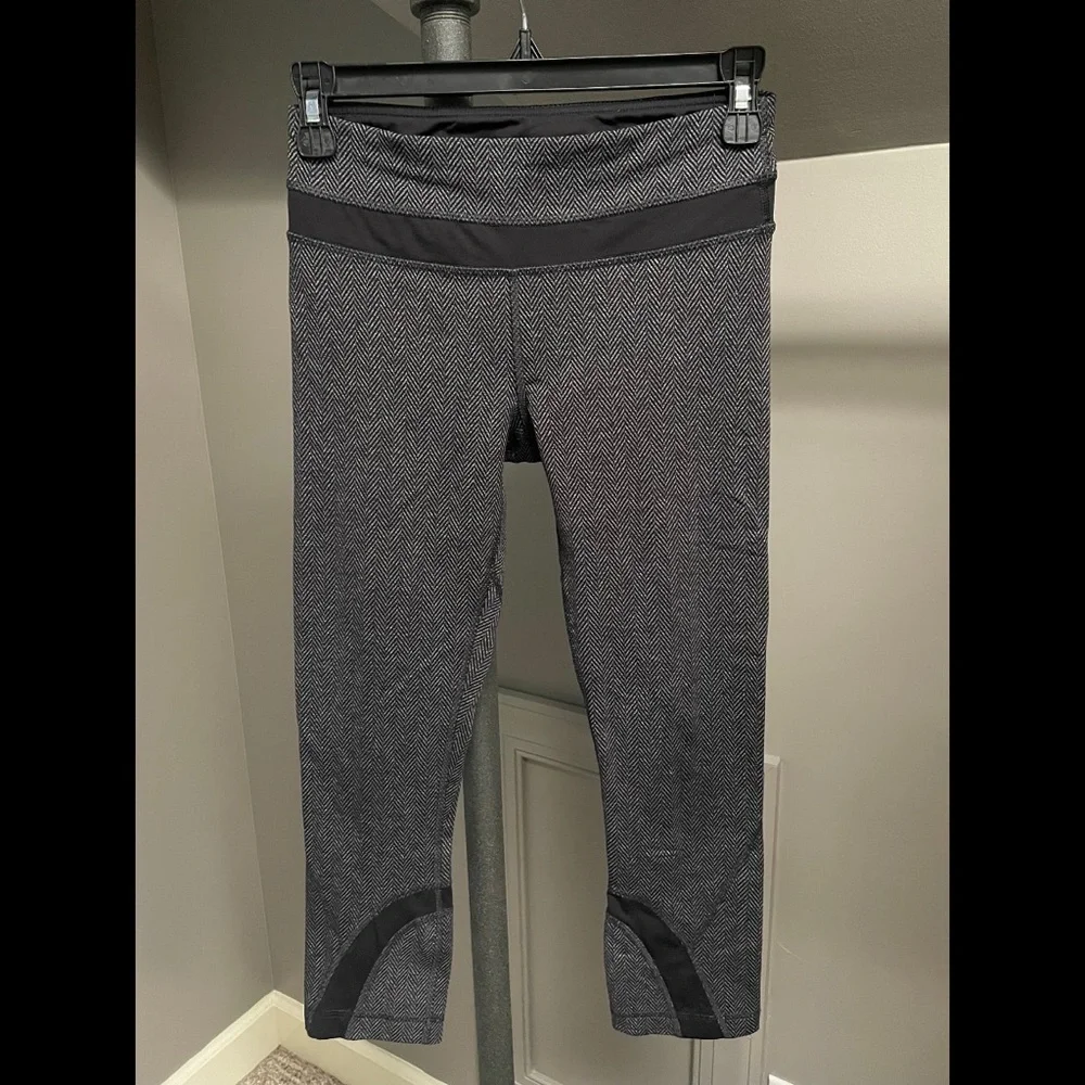 Lululemon Run: Inspire Crop II *All Luxtreme Giant Herringbone Heathered Black 4 - Picture 5 of 7